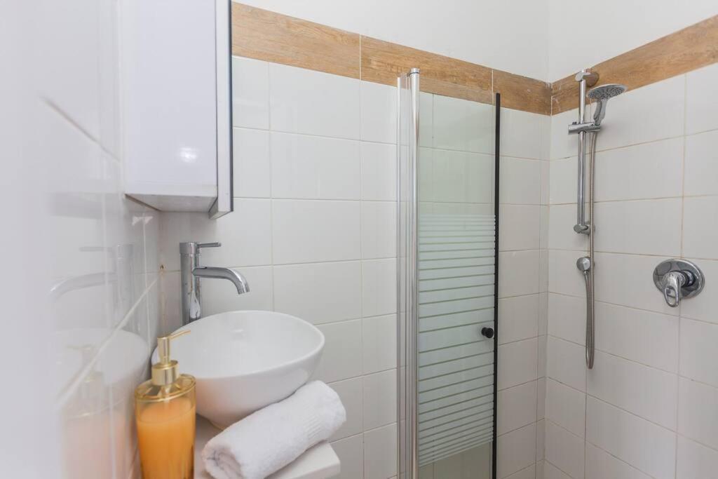 Perfectly Located Studio, Seaview, 2 Min To Sea! #6 Apartment เทลอาวีฟ ภายนอก รูปภาพ
